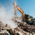 Excavator,Destroy,Old,House.,Demolition,Of,Building