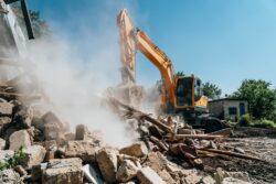 Excavator,Destroy,Old,House.,Demolition,Of,Building