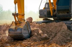 Closeup,Bucket,Of,Backhoe,Digging,The,Soil,At,Construction,Site.